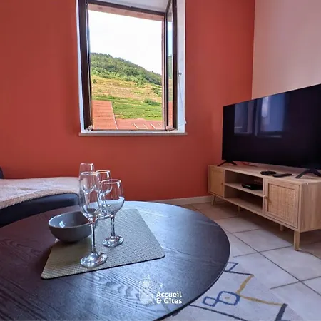 La Vue Des Vignes Parking & 2-roues *