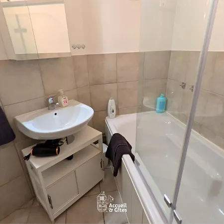 La Vue Des Vignes Parking & 2-roues ゲブビレル